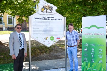 Spominsko obeležje sta svečano odkrila župan Dušan Strnad in Boštjan Noč.